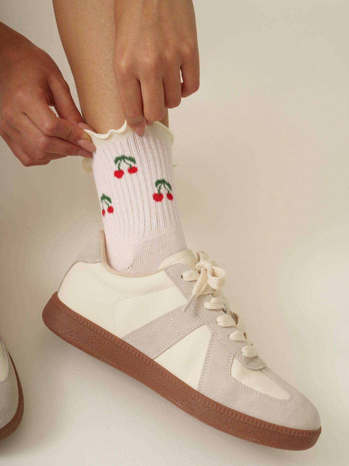 🍒 Cherry Ruffle Grip Sock - baby pink