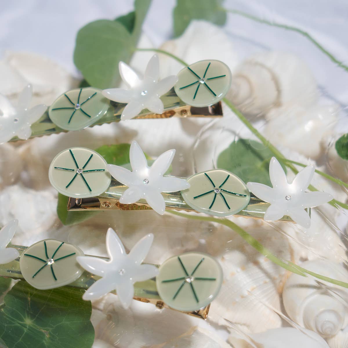 Nymphaea White Lotus Flowers Acetate Alligator Hair Clip