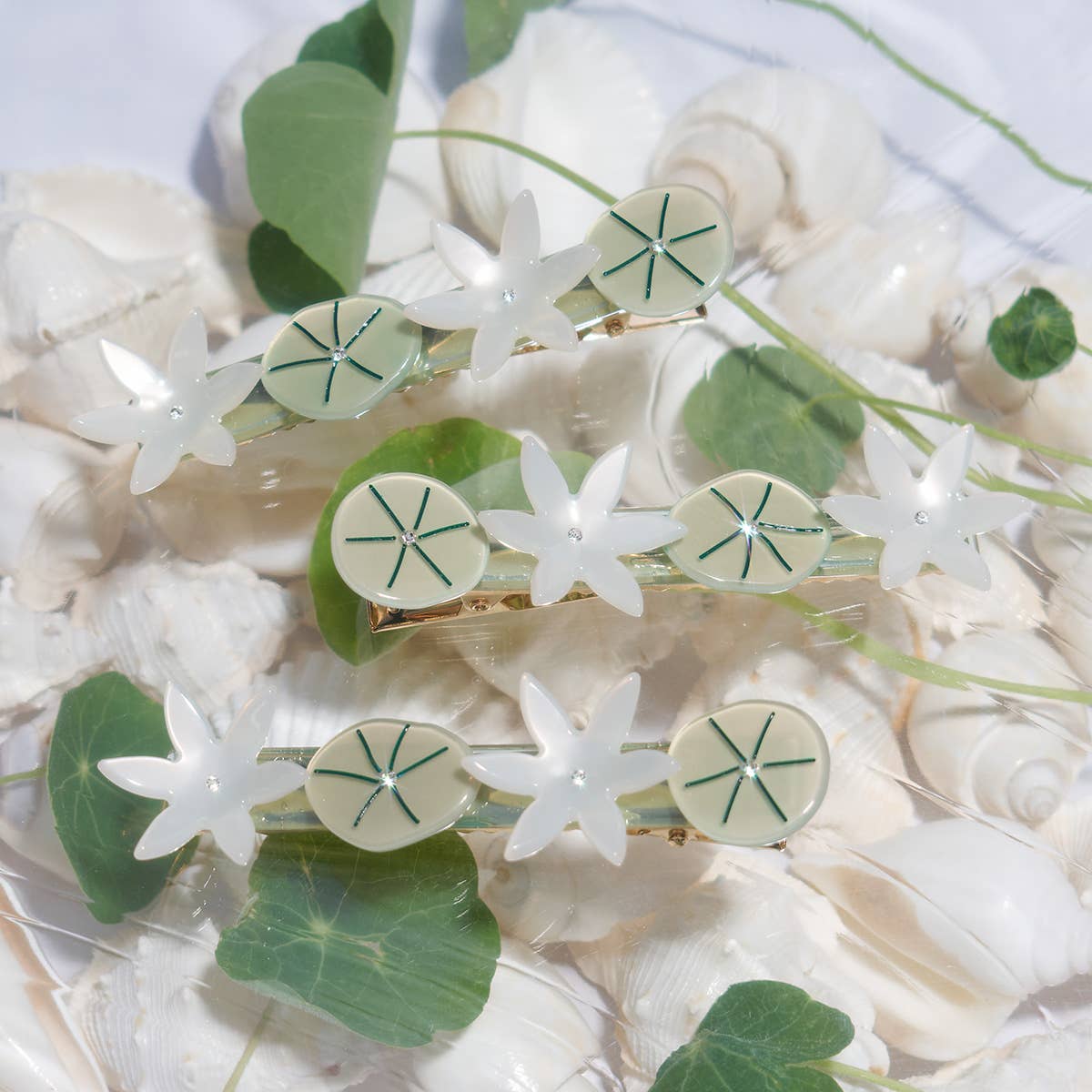 Nymphaea White Lotus Flowers Acetate Alligator Hair Clip