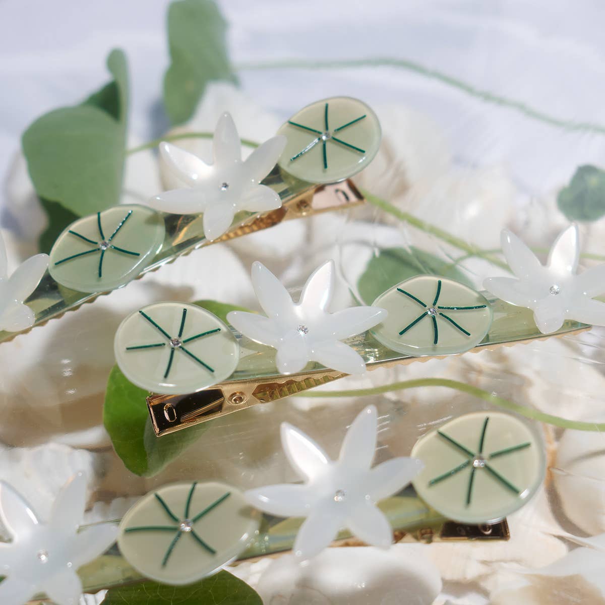 Nymphaea White Lotus Flowers Acetate Alligator Hair Clip